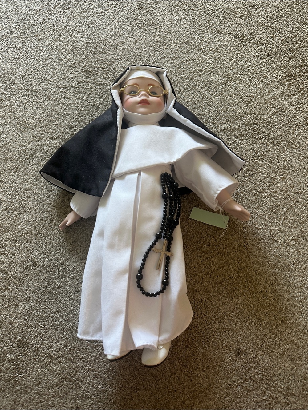 Dynasty doll collectionPorcelain sister Mary in Black & White Habit